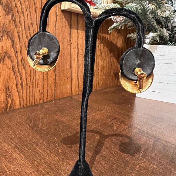 Napier 1980s Cream Enamel and Gold Tone Button Clip On Earrings - Picture 2 of 3